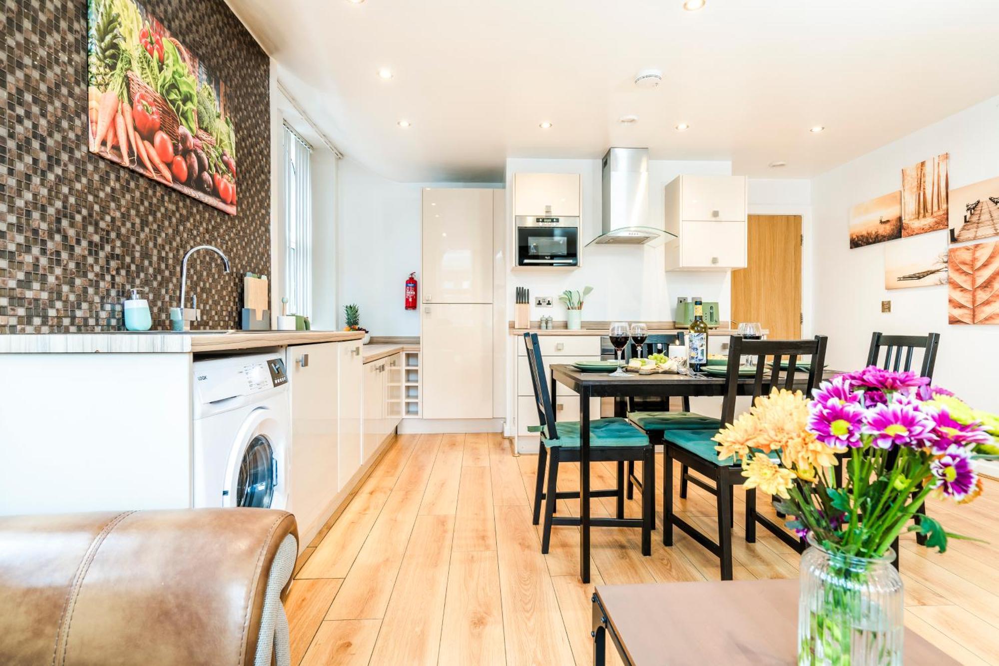 Cavern Quarters, Beautiful Two Bedroom City Centre Apartment By Garudy Serviced Apartments And Short Lets - Perfect For Longer Stays Liverpool Exteriör bild